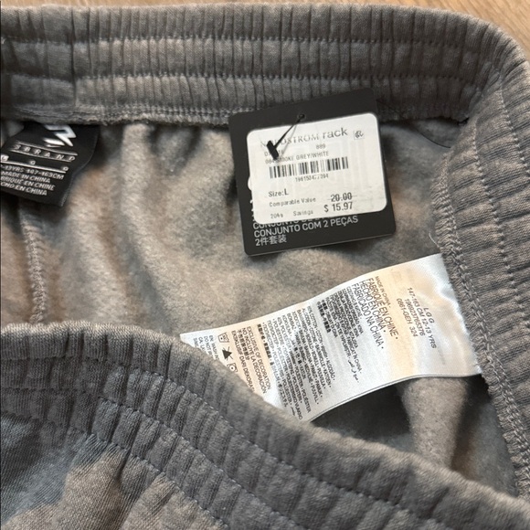 Boys Nike Shorts - Picture 3 of 4